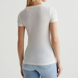 T-shirt femme blanc en tricot côtelé à encolure dégagée coupe ajustée en coton Lyocell Vente en gros OEM - Product Image 4