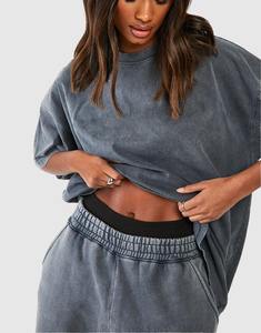 T-shirt pour femme surdimensionné de poids lourd OEM, design personnalisé, épaules tombantes, streetwear graphique, hip-hop, t-shirt délavé - Product Image 3