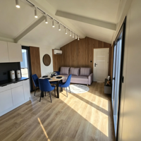 Casa Contenedor Prefabricada de Acero de Diseño Moderno, Personalizada y Elegante, con Estructura Desmontable y Bien Aislada