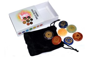 Vente en gros de 7 chakras sculptés en cristal naturel ensemble blanc imprimé boîte Style Feng Shui pour la méditation et la guérison des chakras - Product Image 6