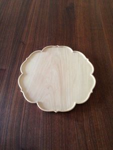 Bandeja de servir de madera de acacia clara con borde festoneado, plato decorativo de madera estilo vintage para postres, precio al por mayor - Product Image 3