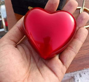 Urna de cremación Premium Red Heart para recuerdo de cenizas con soporte de latón El mejor regalo - Product Image 3