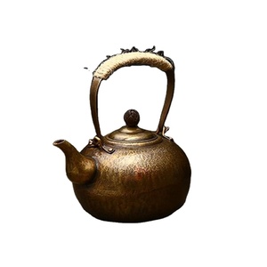 Hervidor de agua de cobre moderno Hervidor de agua de cobre martillado decorativo exclusivo para el hogar y el hotel Diseño y logotipo personalizados - Product Image 1