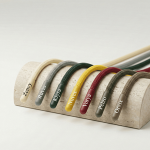 Embouts de lacets en plastique de haute qualité avec logo personnalisé, 8 mm, plats, colorés, paire de lacets de chaussures |   Embouts de cordon OEM/ODM |   Couleurs et tailles personnalisées - Product Image 2