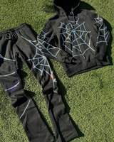 Elegante Conjunto Deportivo de Invierno para Hombre de Inspiración Griega, Sudadera con Capucha y Pantalones Negros con Diseño de Araña Personalizado en Tela de Forro Polar