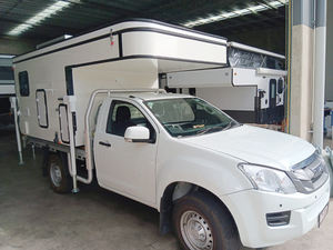 Tente de camping pliable pour camionnette 4x4 avec toit relevable, capacité de 3 personnes, panneaux solaires et conception légère de 750 kg - Product Image 5