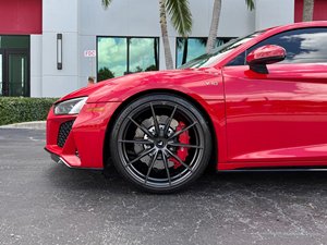 Buena OFERTA para el R8 V10 Performance Coupe RWD 2023, V10 de 602 hp, Verde Java - Product Image 2