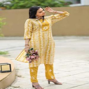 Offre de festival vente vente sur coton imprimé Kurti avec pantalon haute sur demande pour les filles utilisation causale disponible meilleur prix de l'Inde - Product Image 1