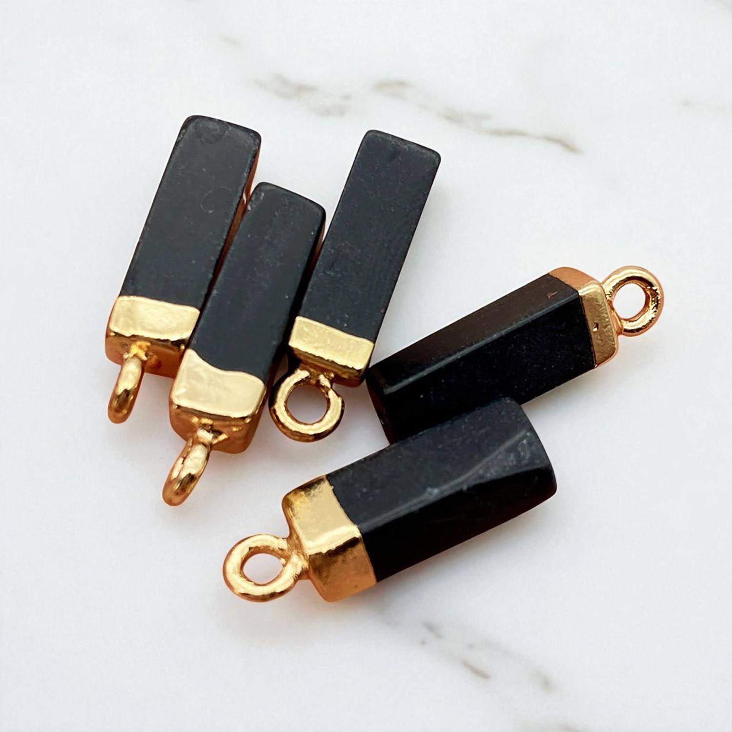 หินออบซิเดียนสีดำ