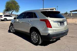 Cadillac XT5 Luxury FWD 2017 con Asientos de Cuero, Techo Panorámico, Automático, 6.1-8L - Product Image 3