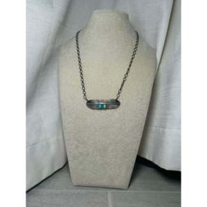 Collier en turquoise de Kingman et argent sterling, fabriqué par des artisans Navajo, bijou culturel de collection, pièce unique - Product Image 3