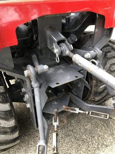 Mini tractor de ruedas Massey Ferguson GC1705 23HP pesado de alta calidad con cargador frontal e implementos de calidad premium entrega rápida - Product Image 4