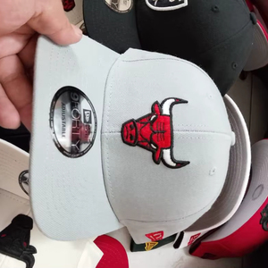 หมวกเบสบอลมีขอบโค้งแบบยก3D แผง6แผง5กำหนดเองโลโก้ปัก - Product Image 1