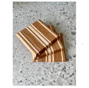 Juego de 3 posavasos cuadrados de nogal perfectos para el hogar, el hotel, el restaurante, el uso de mesa y el elegante accesorio de comedor a los mejores precios - Product Image 1