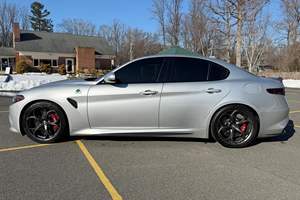 Alfa Romeo Giulia Quadrifoglio 2018 d'occasion en bon état, 505 ch, V6 biturbo, freins en céramique carbone, non modifiée - Product Image 3