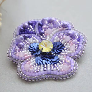 Broches con cuentas Broche de diseñador hecho a mano. Accesorios de alta calidad. Broche de diseño único. El mejor regalo para baby shower. - Product Image 1