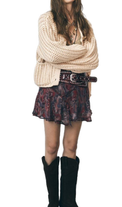 Jupes courtes plissées rouge foncé de la meilleure qualité qui ajoutent du mouvement à votre garde-robe disponibles à un prix abordable - Product Image 2