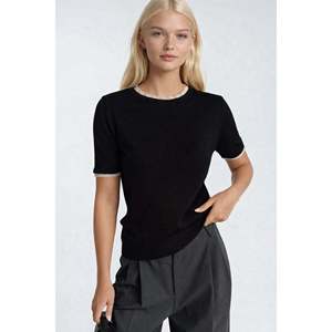 Yaka ve kol dantel detay triko bluz-siyah-siyah - Product Image 1