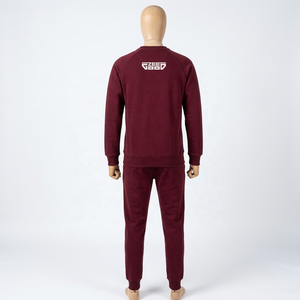 Ensemble de survêtement décontracté pour homme, sweat-shirt col rond bordeaux avec logo blanc et pantalon de jogging gris à cordon de serrage, idéal pour l'automne - Product Image 4