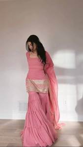 Traje Tradicional Indio para Fiesta, Tela de Georgette Sintética con Bordado de Hilo y Lentejuelas, Top con Sharara y Dupatta con Bordado de Encaje - Product Image 2