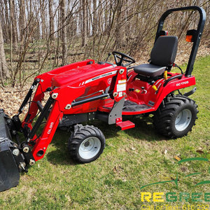 Tractor Massey Ferguson GC1705 4WD, bomba de motor diésel de 4 cilindros, maquinaria agrícola usada de alta productividad para exteriores - Product Image 4