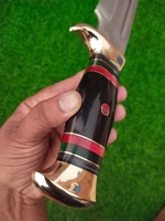 Couteau de survie artisanal en acier au carbone, lame partiellement dentelée, manche en corne de buffle, durable, léger, multifonction