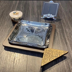 Plato de servidor de aperitivos de madera versátil con tazón de inmersión para varias porciones de fiesta - Product Image 1