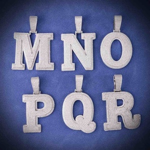 Pendentif chaîne en alliage de laiton avec diamant de laboratoire style hip-hop pour hommes et femmes - Product Image 3