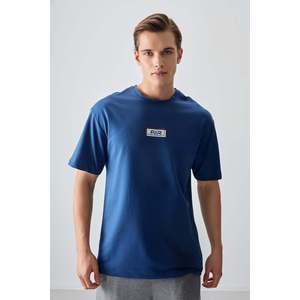 เสื้อยืดพิมพ์ลายทรงโอเวอร์ไซส์สำหรับผู้ชาย Air Jones ผ้าคอตตอนผสมเนื้อนุ่มหนา สีกรมท่า เสื้อยืดลำลองสไตล์สตรีทแวร์ - Product Image 1