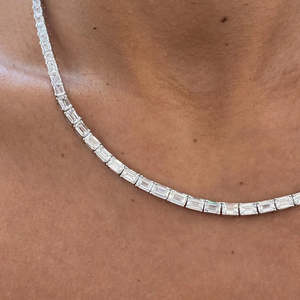 Collar de Gargantilla Fino de Oro de 14K con Moissanita Cultivada en Laboratorio de Corte Esmeralda y Perla de Agua Dulce, Joyería de Boda Estilo Hip Hop, 22.63 CT - Product Image 3