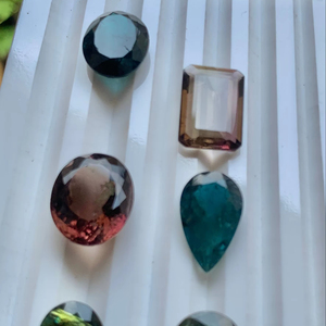 Lot de 6 pièces de pierres précieuses en saphir naturel multicolore de 40.65 carats, coupe poire, lot de 6 pièces, collier de fabrication de bijoux - Product Image 1