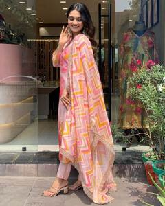 À la mode lourd rayonne brodé imprimé Kurti pantalon Dupatta ensemble Viscose Salwar fête porter forte demande indien pakistanais - Product Image 3