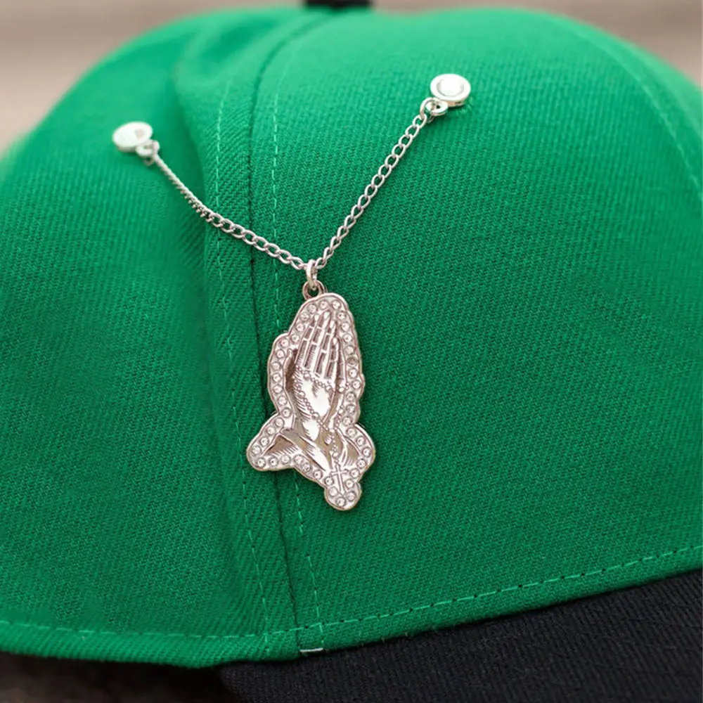 Alfiler de cadena de metal personalizado Pray For Me con diamantes de imitación esmalte sombrero Pin colgante Pin para gorra