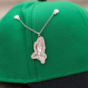 Épingle à chapeau personnalisée en métal avec inscription « Priez <span class=keywords><strong>pour</strong></span> <span class=keywords><strong>moi</strong></span> » avec strass et émail, pendentif <span class=keywords><strong>pour</strong></span> casquette - Product Image 1