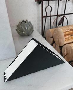 Porte-serviettes en métal noir finition minimaliste en forme de triangle pour table à manger moderne, cuisine et organisation de la maison en provenance d'Inde - Product Image 1