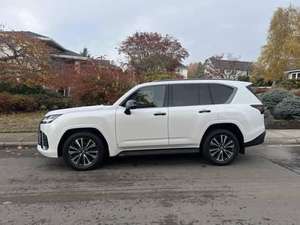Lexus LX 600 d'occasion 2024, boîte automatique, caméra de recul, moteur intelligent, 8L, porte-bagages de toit en alliage d'aluminium - Product Image 4