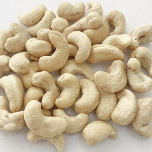 Noix de cajou entières brutes de qualité supérieure 100% naturelles W320, cartons de 20 kg, nutritives et délicieuses, prix avantageux - Product Image 1