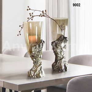 Vase en verre élégant et conique, porte-bougie - Product Image 1