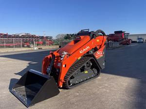Mini-chargeuse compacte sur chenilles Kubota SCL1000 Diesel avec moteur, pompe hydraulique et boîte de vitesses – Haute efficacité, excellent rapport qualité-prix, à vendre. - Product Image 1