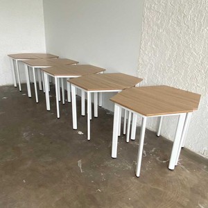 Mesa Trapezoidal Mini HBLG017 88x50x75cm, Mueble Escolar Moderno Estilo Lego, Escritorio para Profesor/Estudiante, para Uso en Taller, Hecho de Madera Contrachapada - Product Image 4