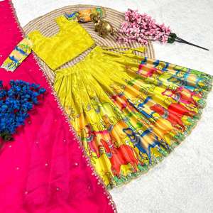 เครื่องแต่งกายที่สวยงามสไตล์โมเดิร์นที่ดีที่สุดในหนัก Chinon lehenga choli กับ dupatta กับพิมพ์เลื่อมเย็บปักถักร้อยทำงานขายส่ง - Product Image 2