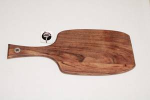 Tabla de cortar de madera Premium con asa y orificio para colgar Fácil de usar y almacenar madera dura tradicional a bajo precio - Product Image 4