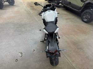 Suzuki GSX-8R 2025 - 2026, toute nouvelle moto de rue de 776 cm3, livraison mondiale porte à porte - Product Image 3