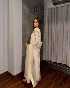 Nouveau Designer Chinon Soie Lourde Zari & Séquence Broderie Avec Dentelle Travail Top & Palazzo Avec Quatre Côté Fantaisie Dentelle Bordure Dupatta - Product Image 2