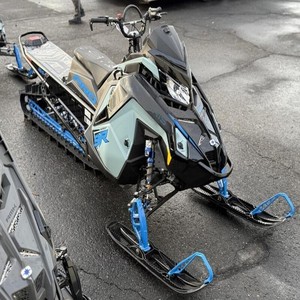 Moto de Nieve de Montaña 2026 de 900cc, 165 Pulgadas, para Nieve Profunda, Alto Rendimiento, para Conducción en Terrenos Difíciles - Product Image 1