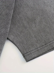 เสื้อยืดฤดูร้อนแขนสั้นสำหรับผู้ชายเสื้อยืดพิมพ์ลายเส้นสีแดงและสีดำปรับแต่งสต็อกเสื้อผ้าจำนวนมากเสื้อผ้าแบบผสมเสื้อผ้ามือสอง - Product Image 5