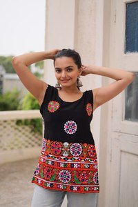 LAUNCHING NEW MODERN FESTIVE PARTY WEAR DESIGNER <b>KURTI</b> FABRIC GEORGETTE KUTCHI GAMTHI WORK Reversible Women's Diwali Wedding - Product Image 5