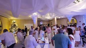 Grand lustre de mariage à 4 niveaux, lustre en faux cristal irisé et perlé, 24 "de large 3 pieds de long, excellente idée pour mariage - Product Image 3