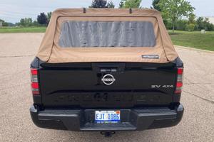 Nissan Frontier SV King Cab 4x4 V6 Power 2024 Usada Premium, Tracción en las Cuatro Ruedas, Equipamiento de Alta Gama - Product Image 3