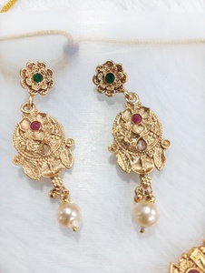 Ensemble de boucles d'oreilles lustre en imitation perle plaqué or gracieux Zircon de mariée sophistiqué pour les mariages cérémonies traditionnelles - Product Image 3